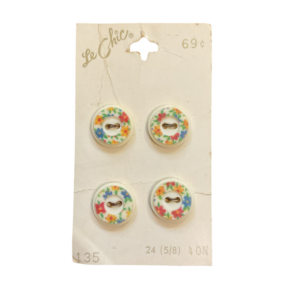 Vintage 135 Le Chic 5/8 Matte White Floral 2 Hole Buttons 4 on Button Card
