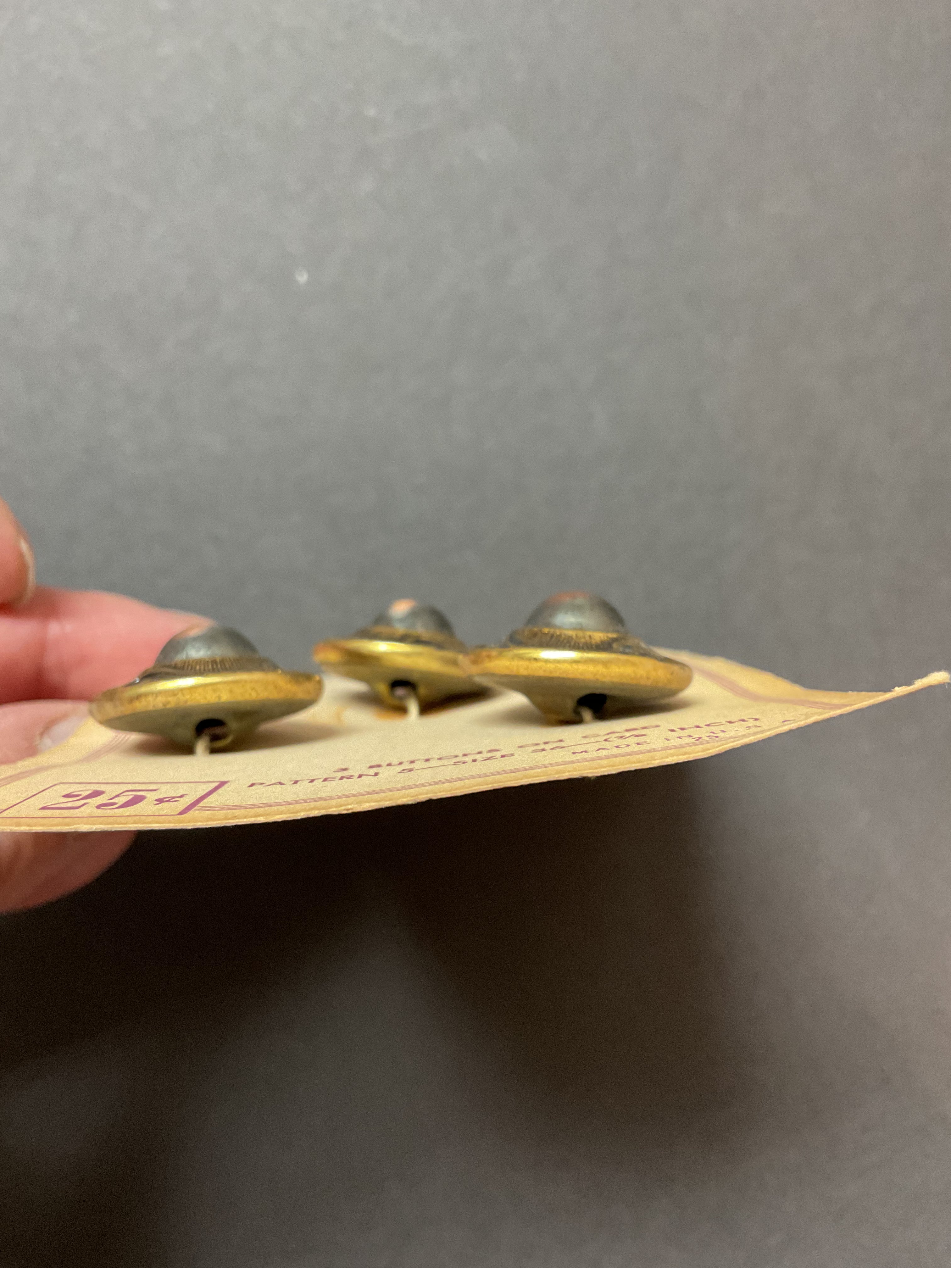 Vintage Le Chic Metal Gold Tone Buttons 3 on Original Card - Avid Vintage