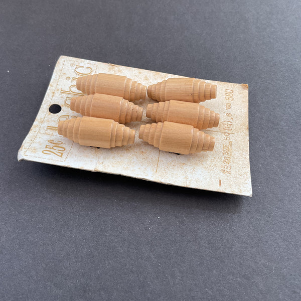 Vintage Le Chic 1 1/4 Wooden Toggle Shank Buttons 6 on Card