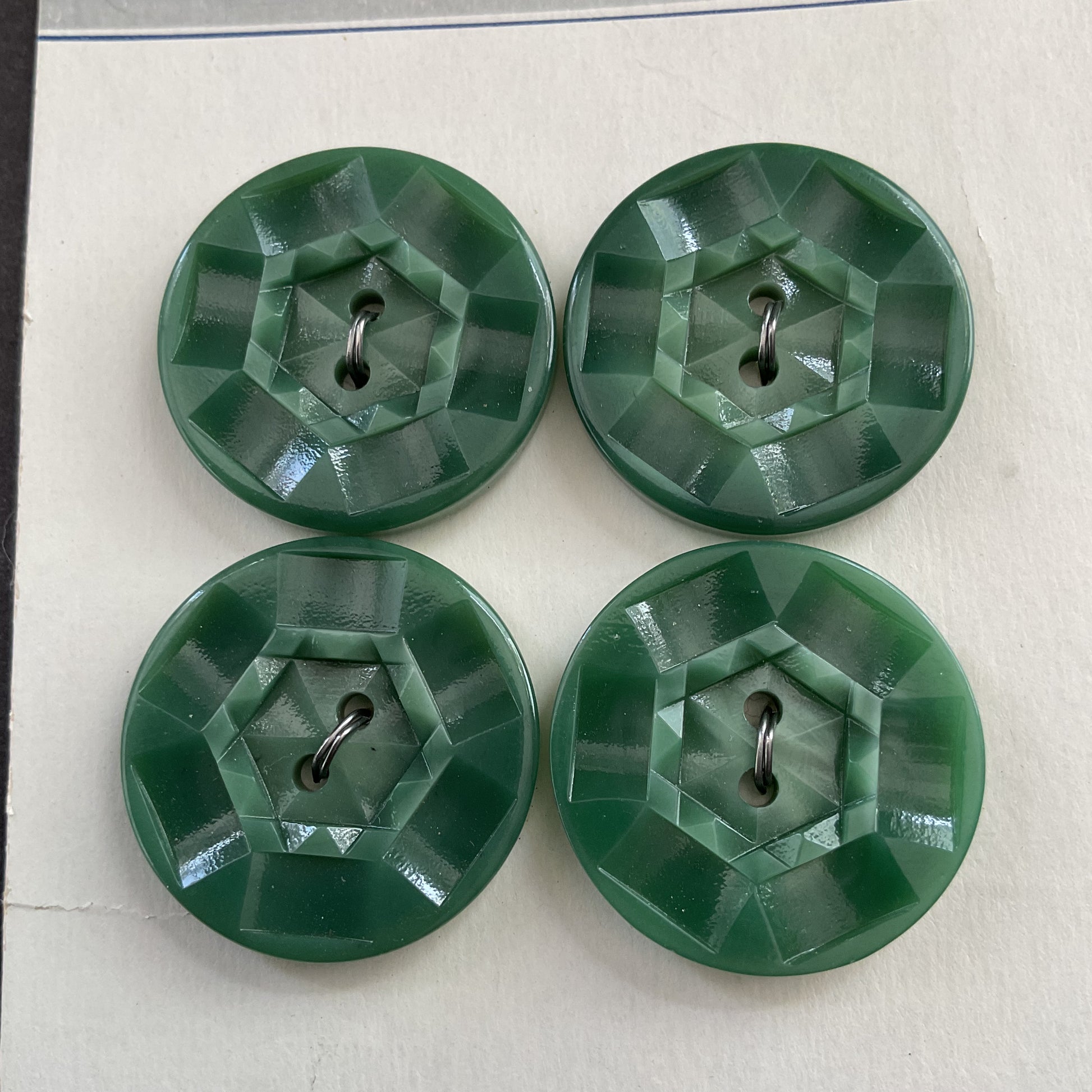 Vintage Buttons 2 Hole Green 7/8 Ultra Kraft 4 on Card - Avid Vintage