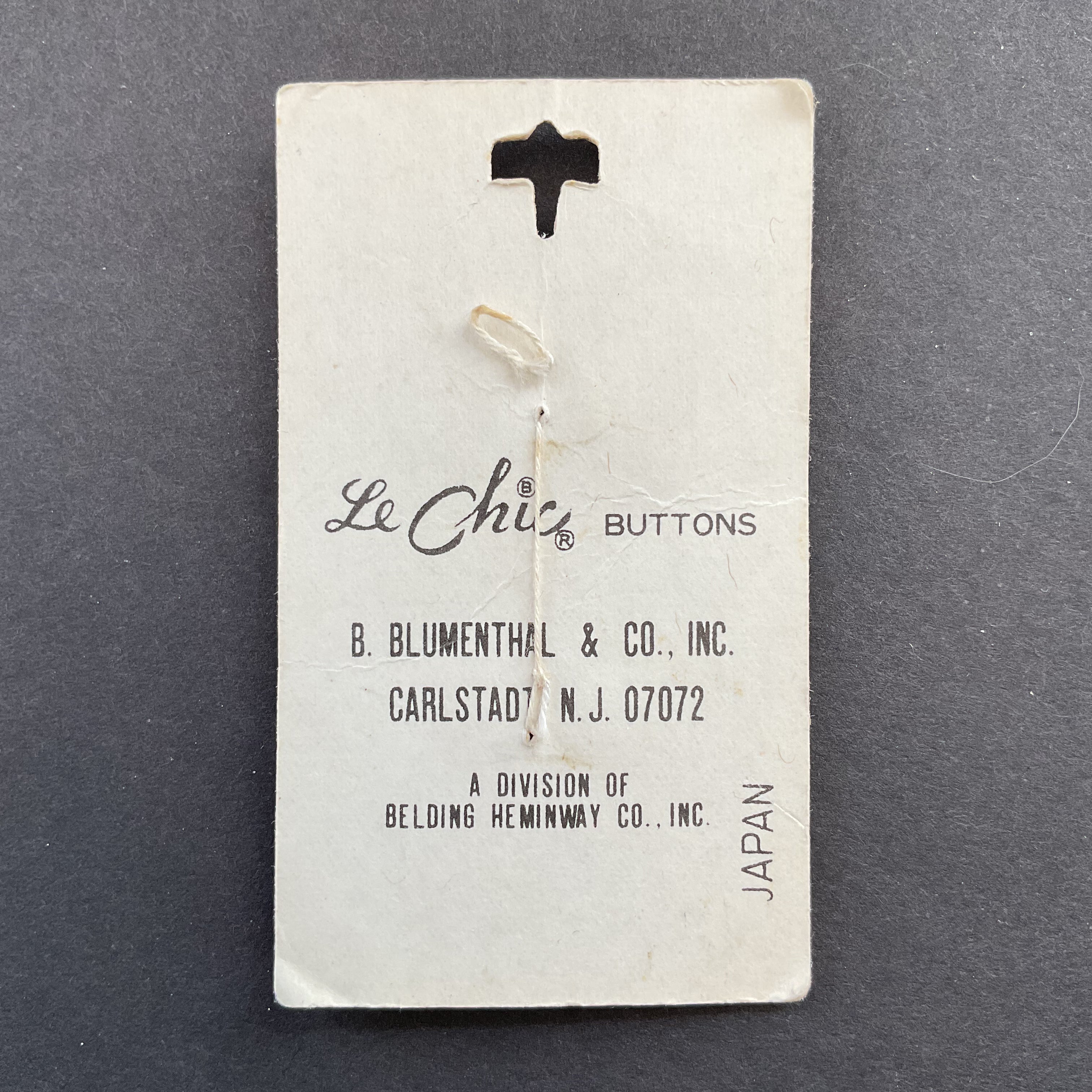 Le Chic 71 King Regiment Red Plastic 4 Hole Buttons 1865 - Avid Vintage