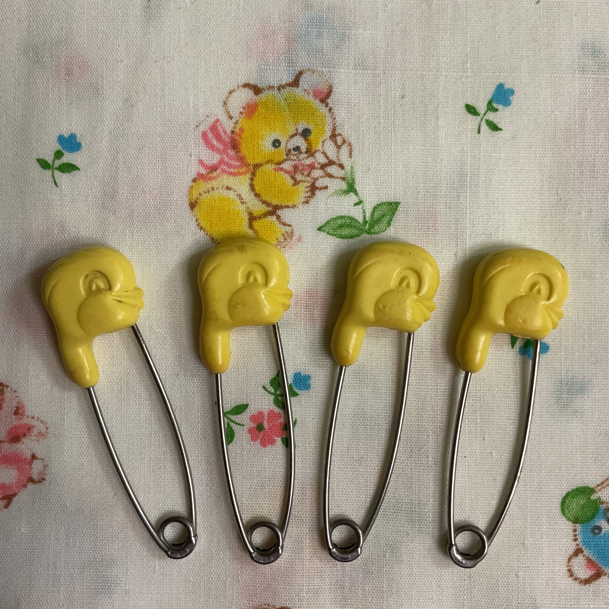 Vintage Baby Diaper Pins Yellow Bird Heads Lot of 4 - Avid Vintage