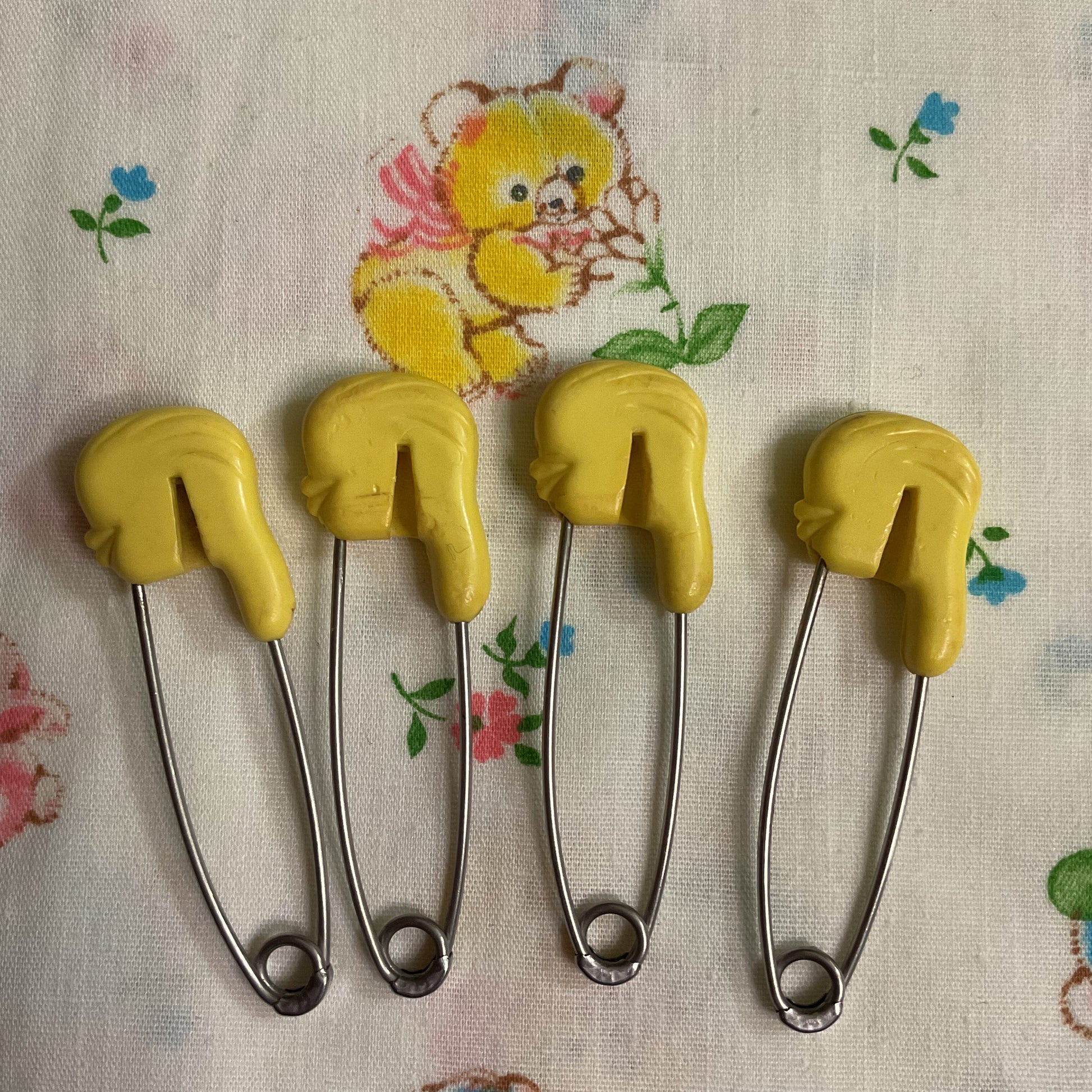 Vintage Baby Diaper Pins Yellow Bird Heads Lot of 4 - Avid Vintage