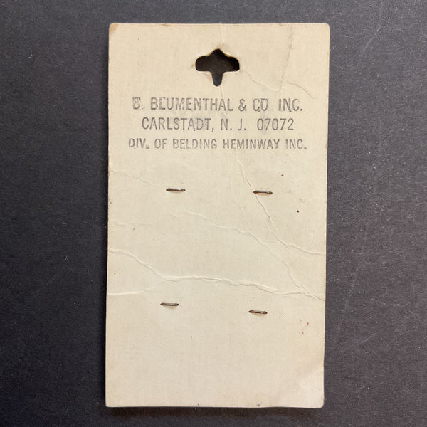 Vintage 135 Le Chic 5/8 Matte White Floral 2 Hole Buttons 4 on Button Card