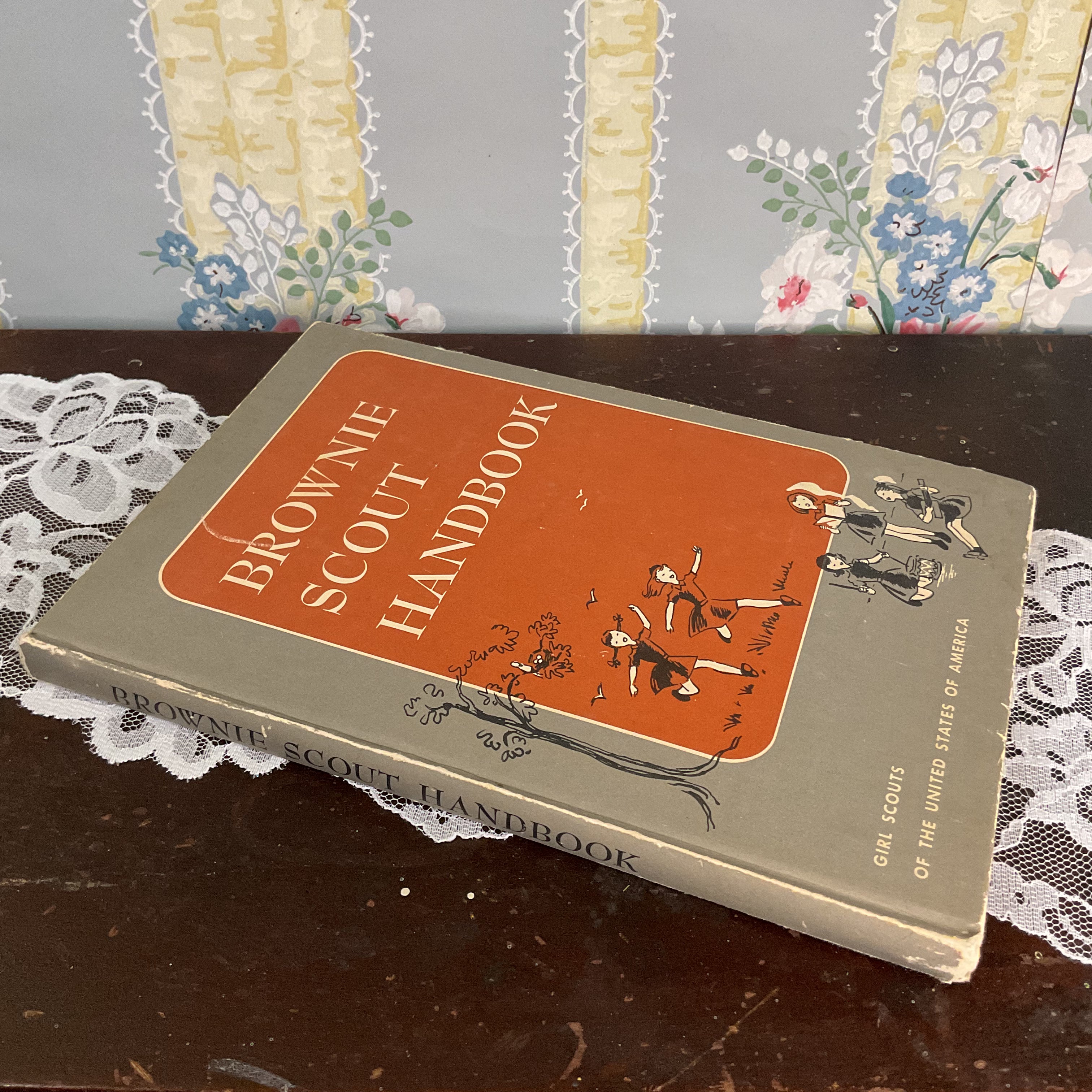 Brownie Scout Handbook Vintage 1951 Hardcover Book Ray Mitchell