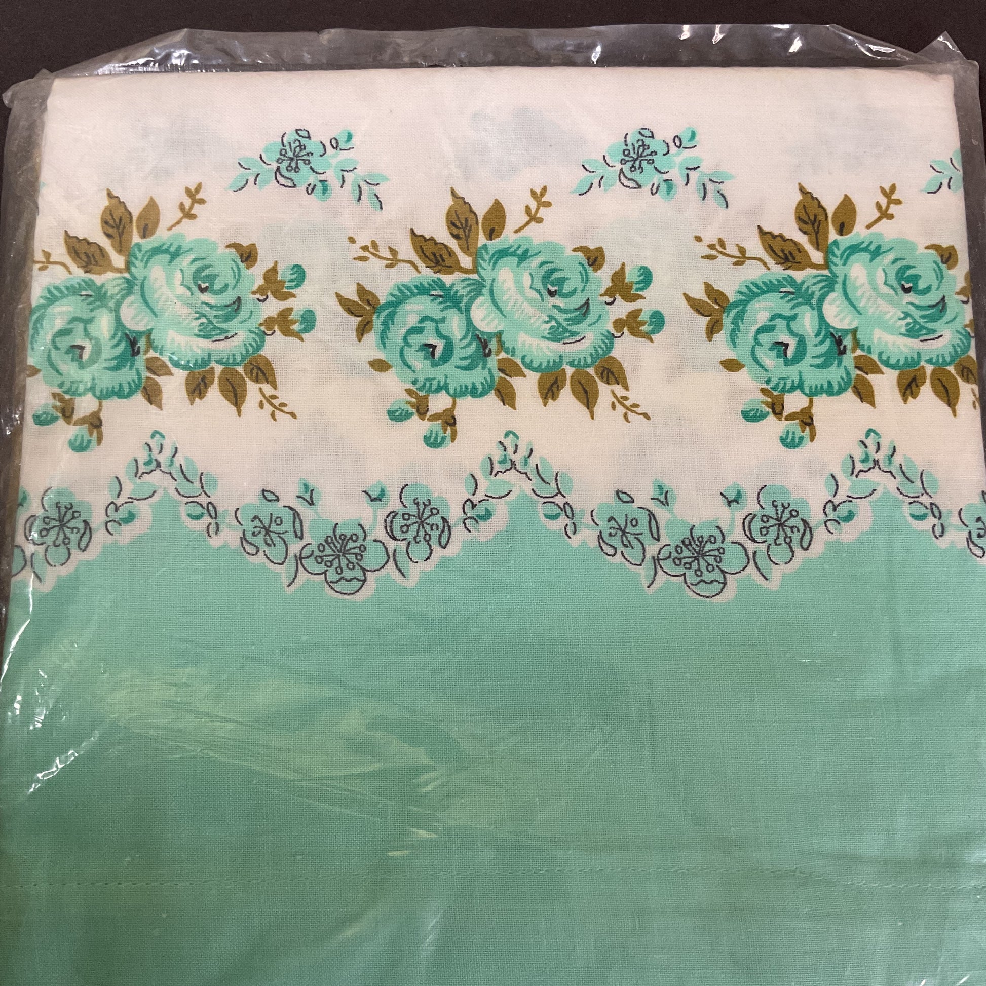 Vintage 1970s Floral Pillowcase Pair Jadeite Green and Gold - Avid Vintage
