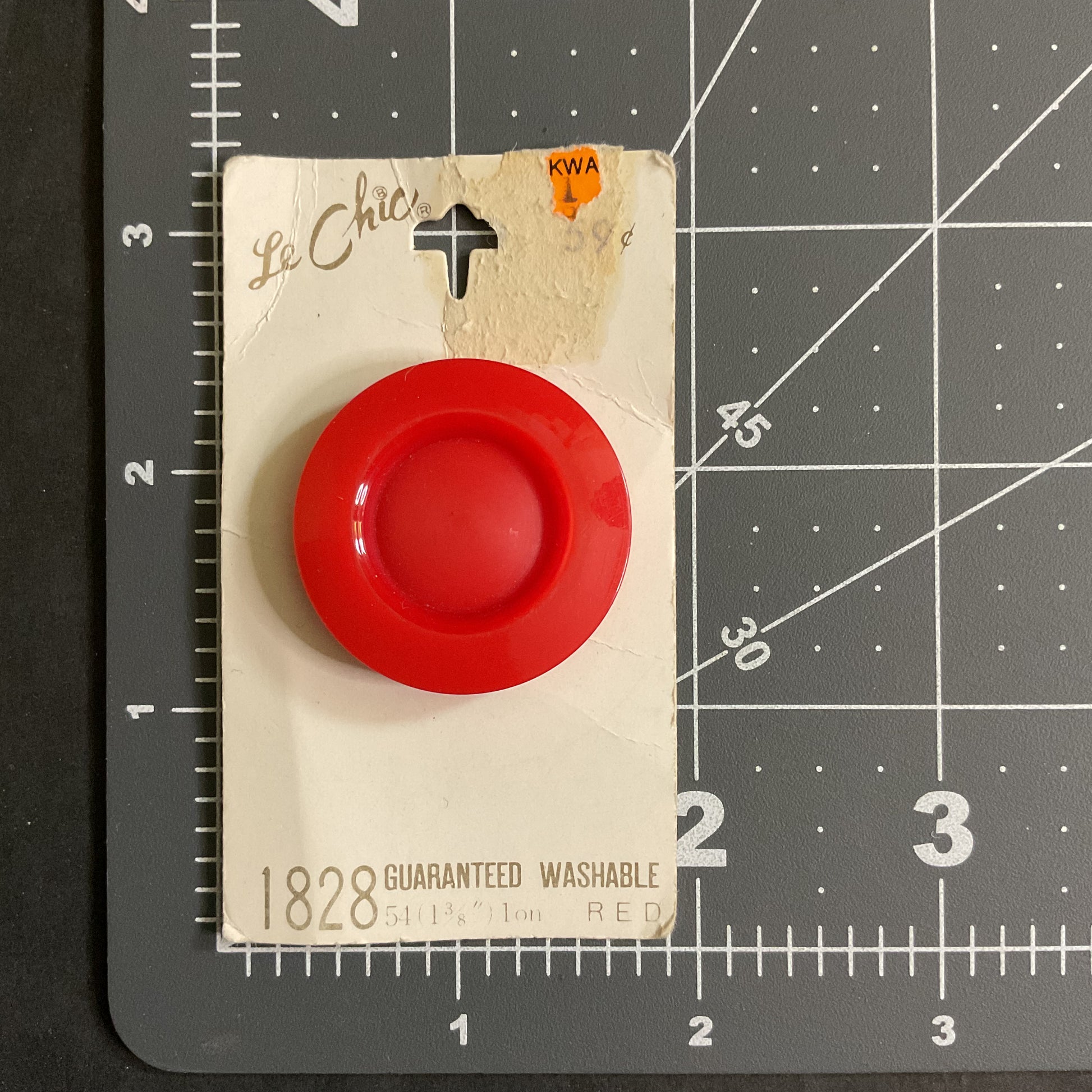 Vintage Red Le Chic Plastic Shank Buttons on Card 1828 - Avid Vintage