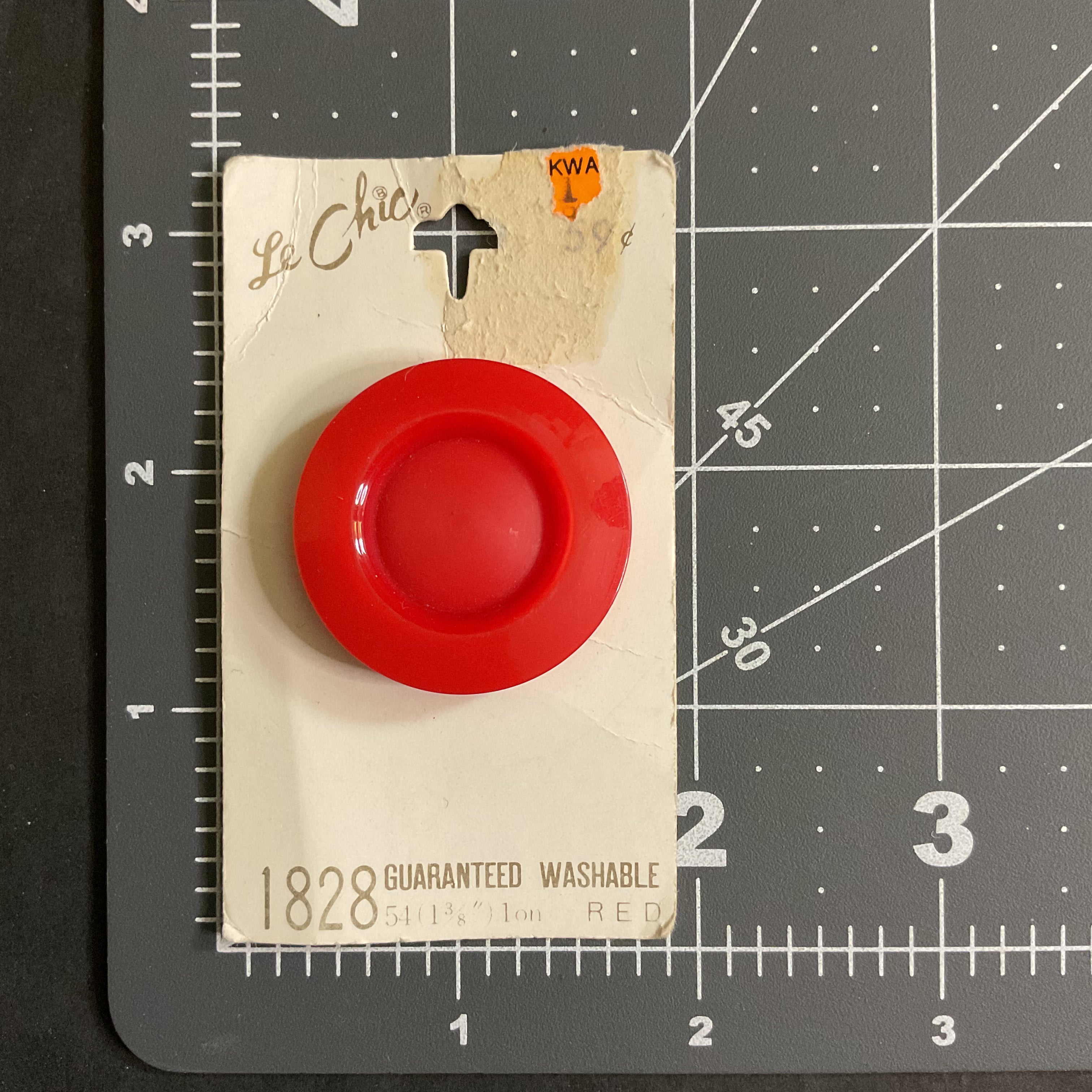 Vintage Red Le Chic Plastic Shank Buttons on Card 1828 - Avid Vintage