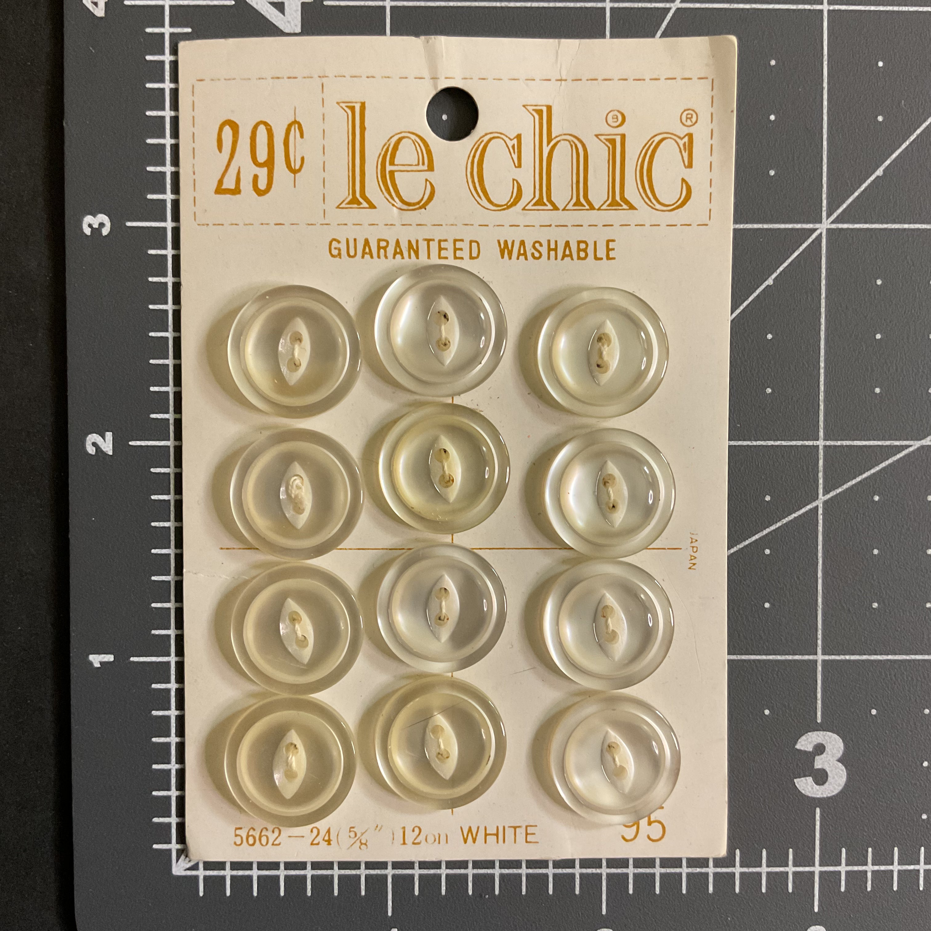 Le Chic White 2 Hole Buttons 12 on Card No 5662