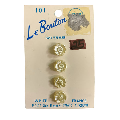 Le Bouton Novelty White Flowers Shank Buttons 4 on Card No B5175