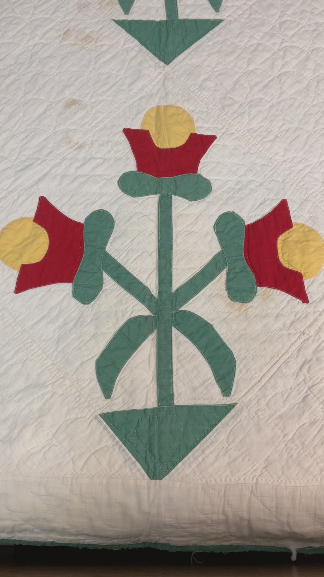 Load video: Vintage Appliqué Tulip Cutter Quilt Hand Quilted
