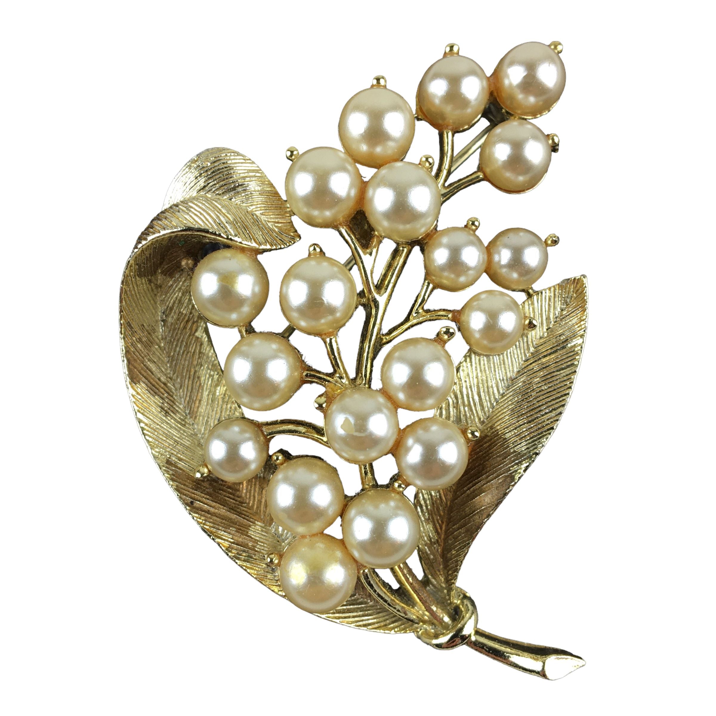 Vintage USNER Gold Tone Faux Pearls Flower Brooch