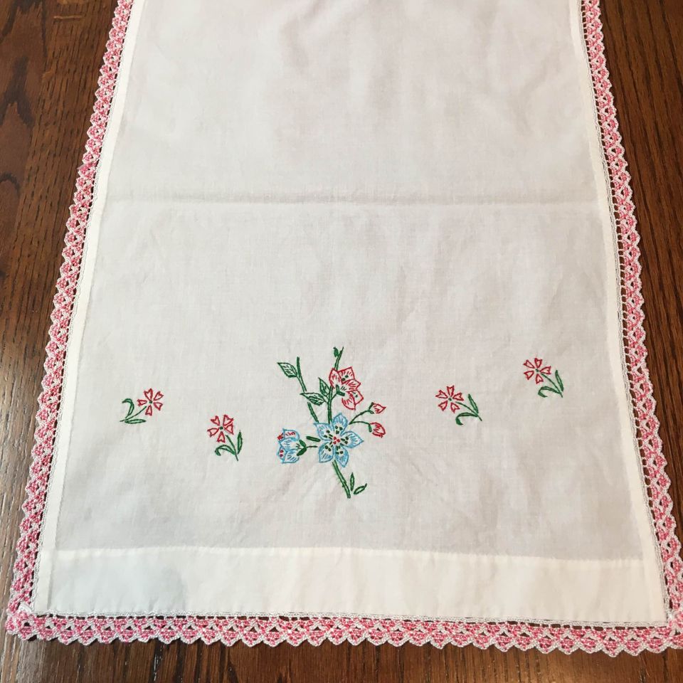 Vintage 1965 Hand Embroidered Dresser Scarf or Table Runner Lily Pads 40 x 13 - Avid Vintage