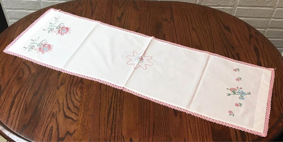 Vintage 1965 Hand Embroidered Dresser Scarf or Table Runner Lily Pads 40 x 13 - Avid Vintage
