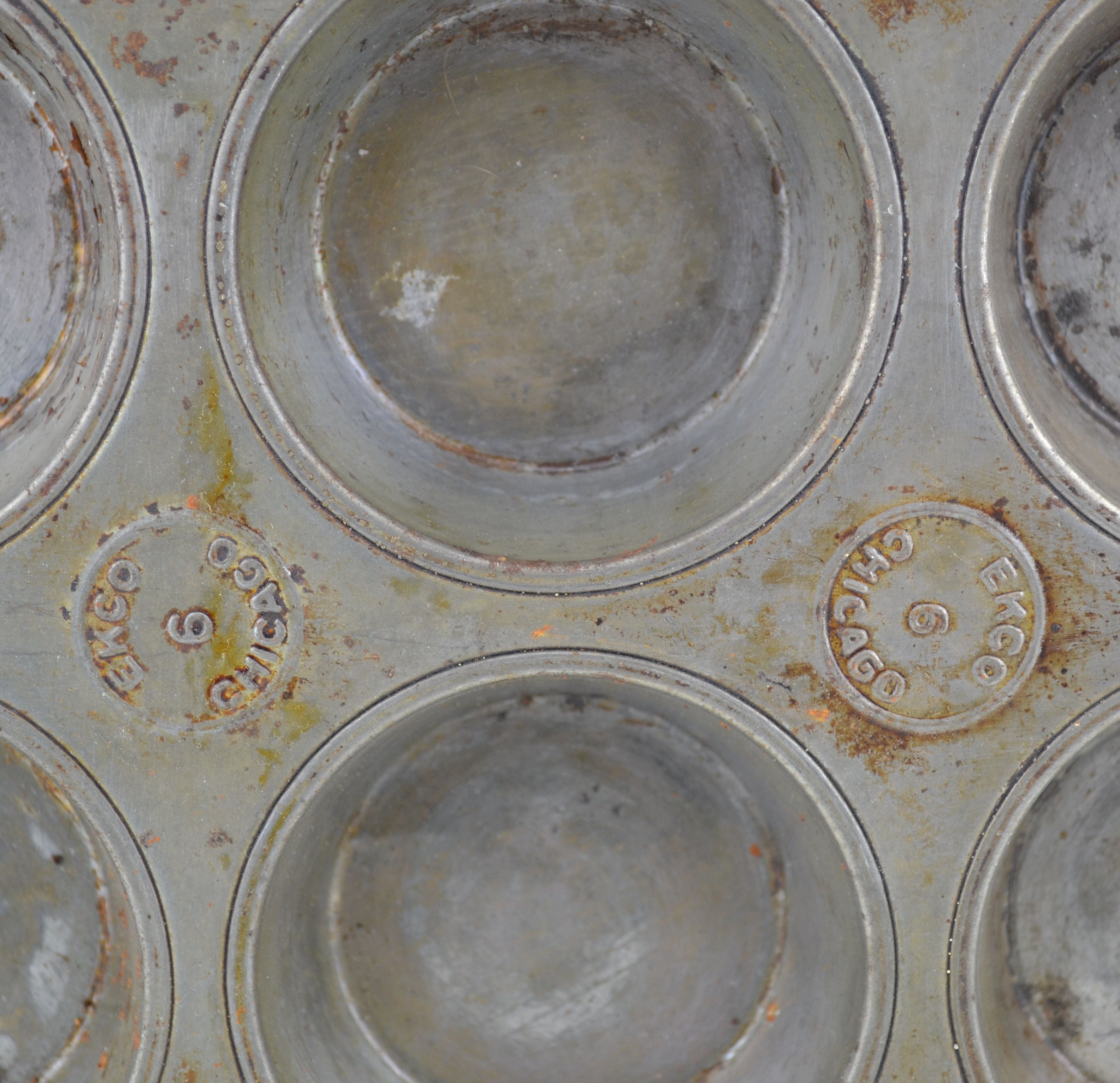 Vintage EKCO Chicago 6 Muffin Cupcake Baking Pan Tin 1 Inch Deep Cups - Avid Vintage
