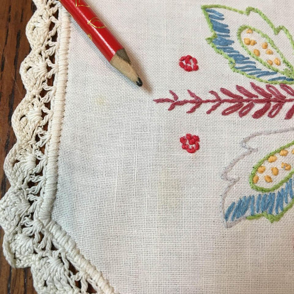 Vintage Hand Embroidered Table Runner Dresser Scarf Floral Leaves Crochet Edging 14 x 39