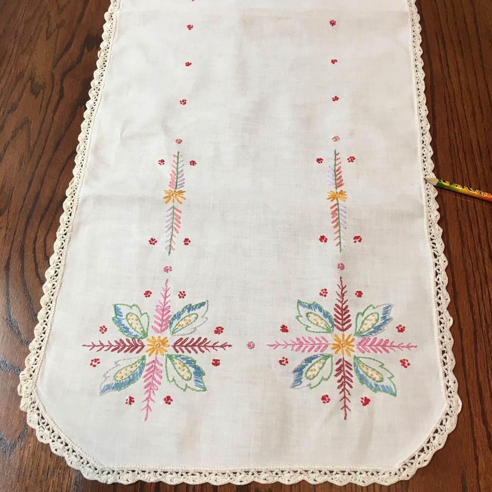 Vintage Hand Embroidered Table Runner Dresser Scarf Floral Leaves Crochet  Edging 14 x 39