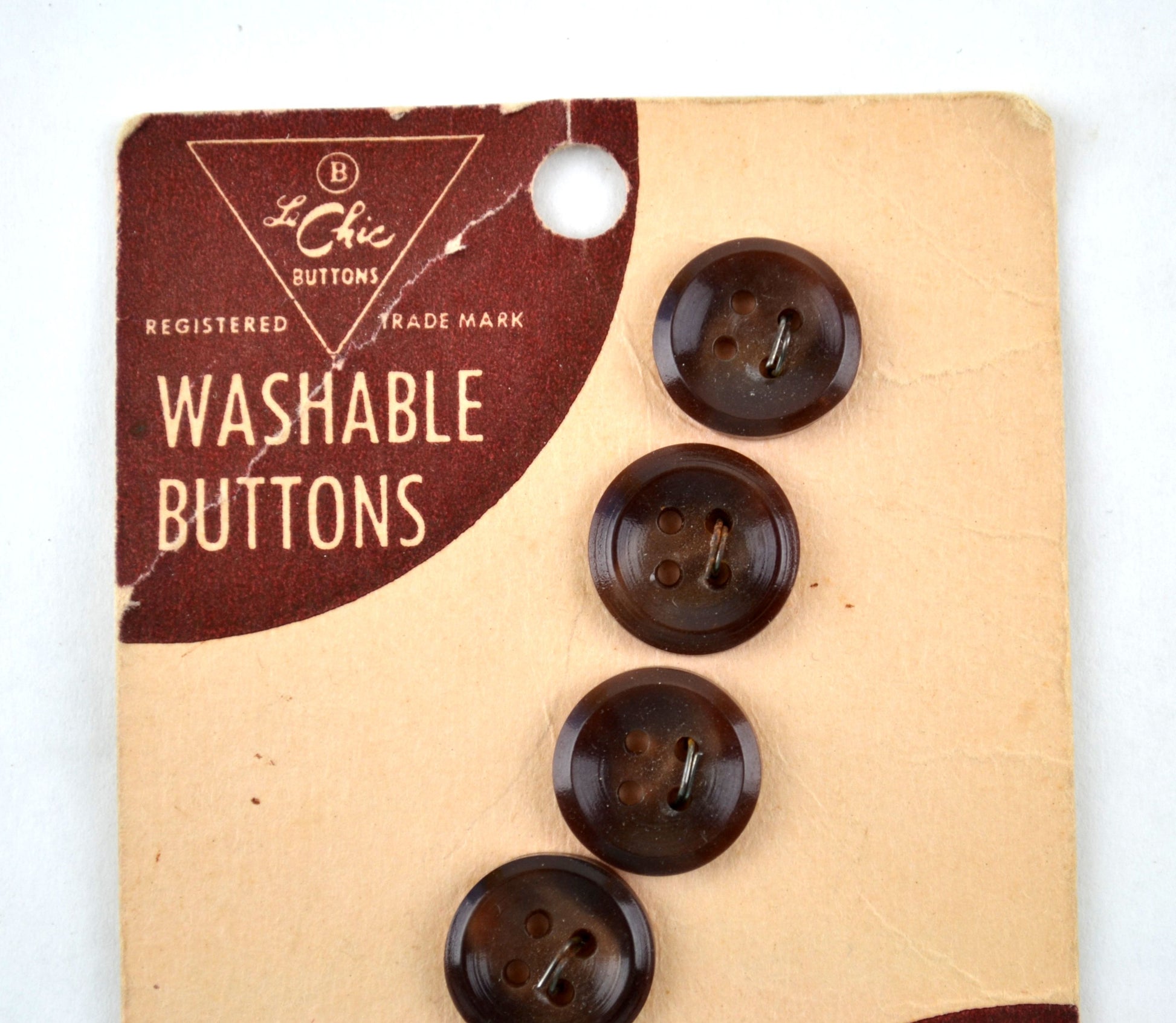 Vintage Le Chic Carded Brown Buttons for Sports Wear 6 on Card No 560 Size 22 - Avid Vintage