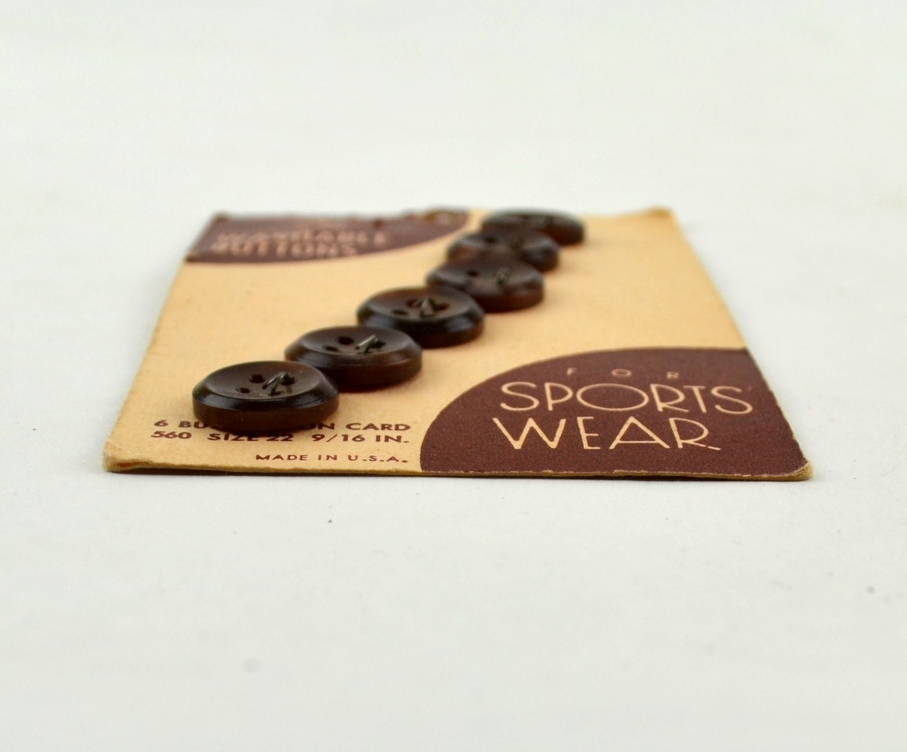 Vintage Le Chic Carded Brown Buttons for Sports Wear 6 on Card No 560 Size 22 - Avid Vintage