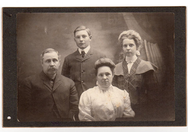 Antique 1900s Cabinet Card Photo Family Photograph Identified Mrs WH Hull - Avid Vintage