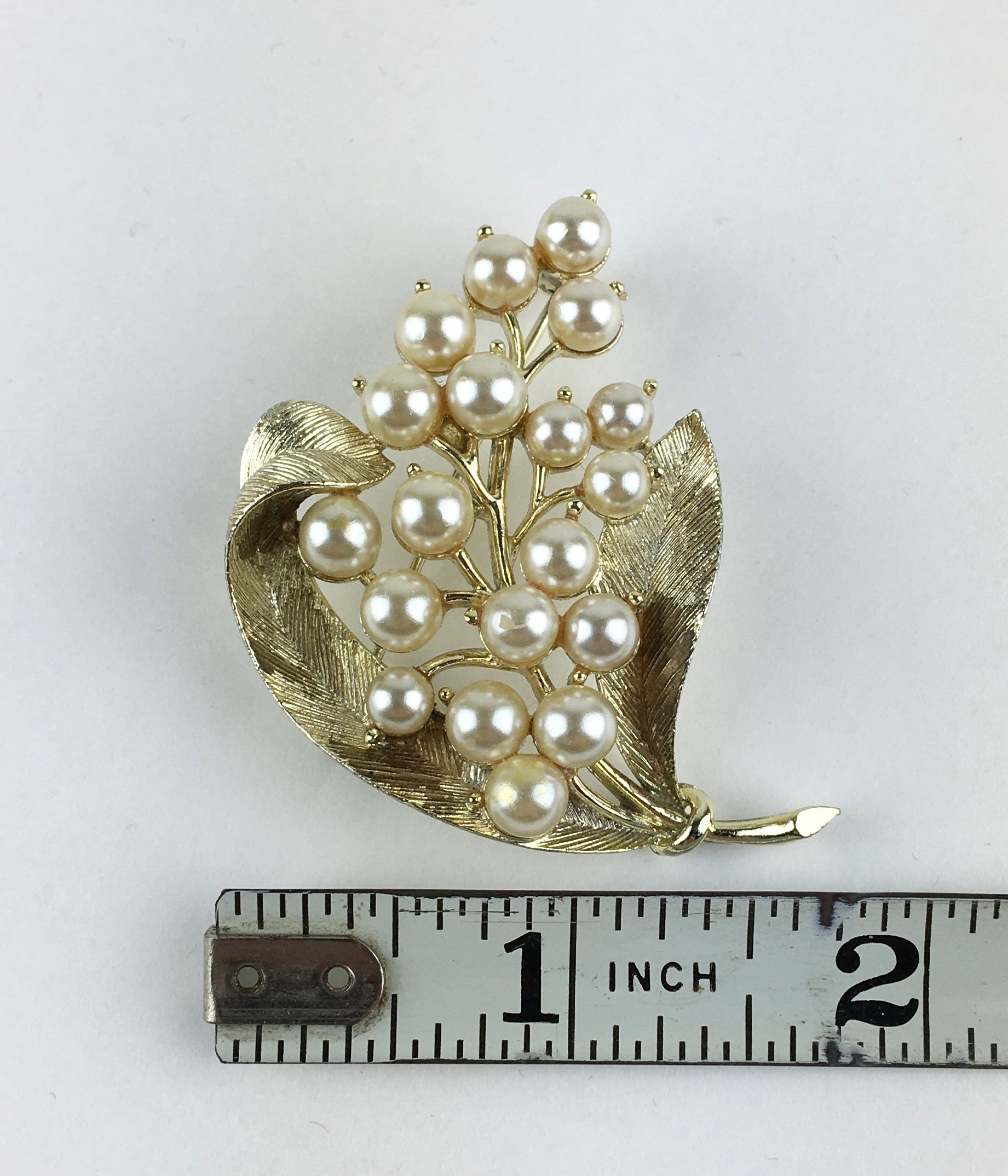 Vintage USNER Gold Tone Faux Pearls Flower Brooch