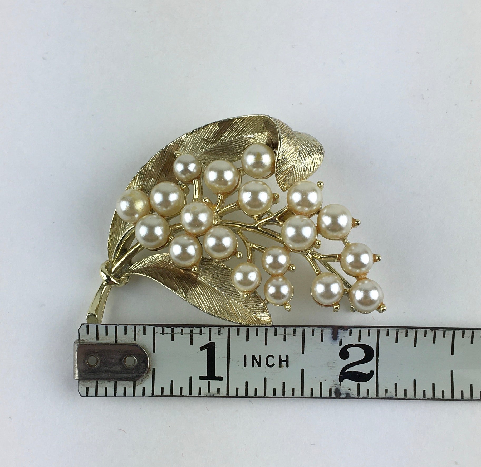 Vintage USNER Gold Tone Faux Pearls Flower Brooch