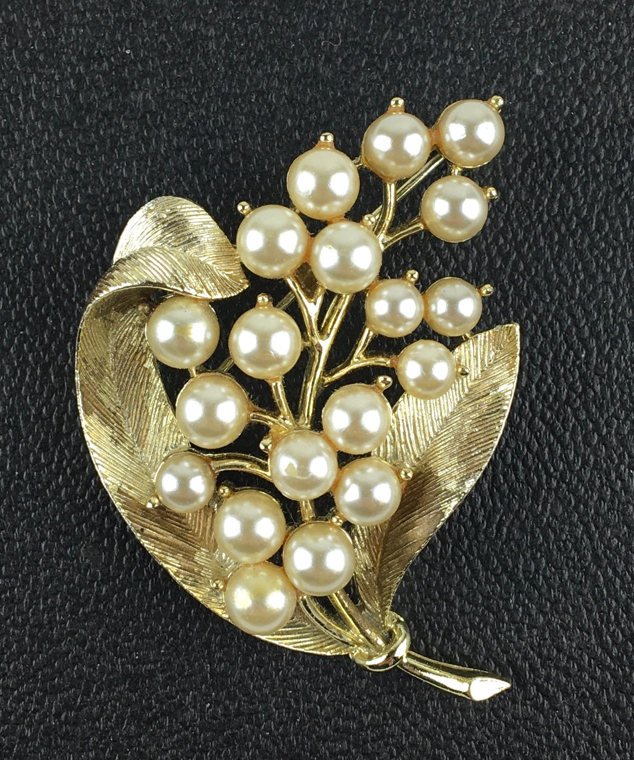 Vintage USNER Gold Tone Faux Pearls Flower Brooch